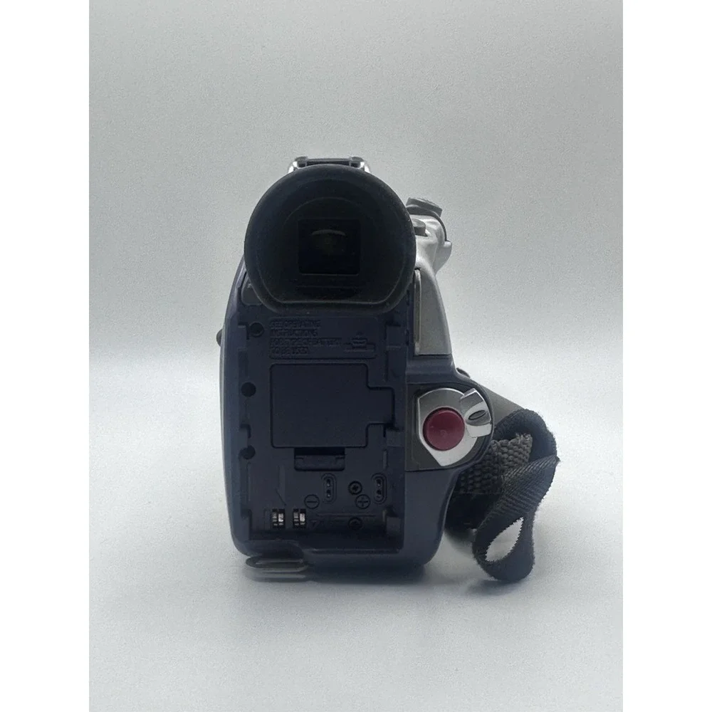 Canon ZR40 MiniDV Digital Video Camcorder 18x  Zoom Untested For Parts /Repair